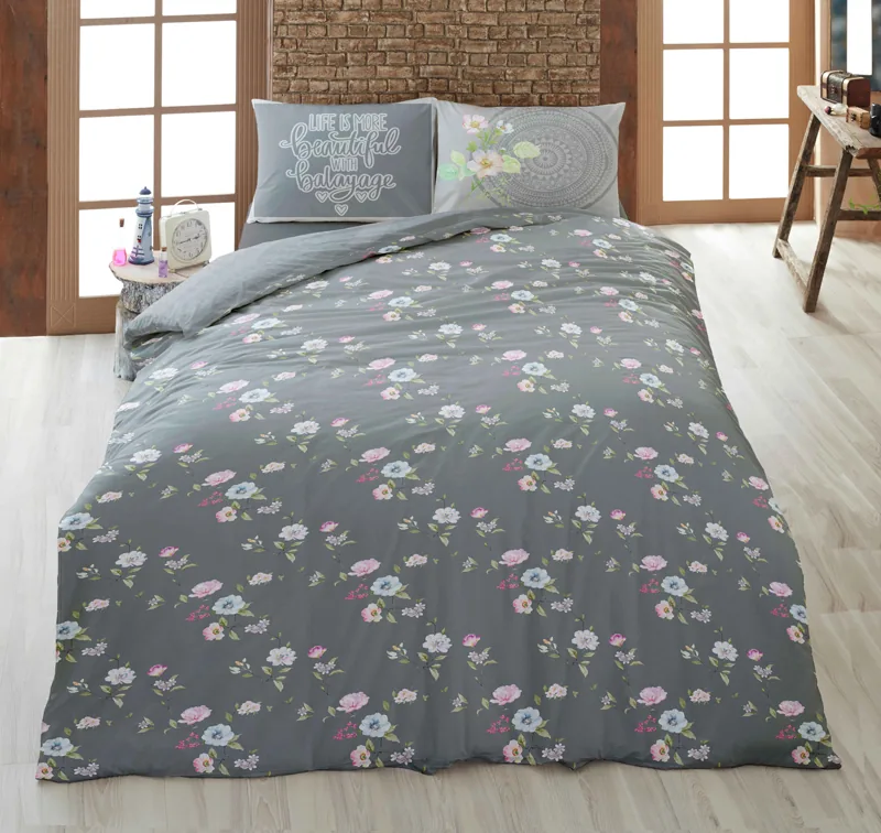 روتختی ترکاز مدل 1073 – نمای پشت (طرح گل‌ریز طوسی)، مناسب تخت یک‌نفره