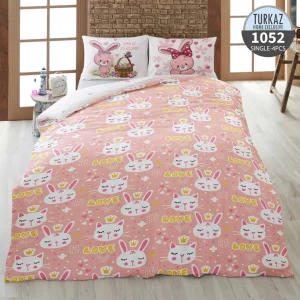 روتختی تک‌نفره ترکاز 1052 – طرح زیرِ لحاف با خرگوش و کلمه LOVE روی زمینه صورتی