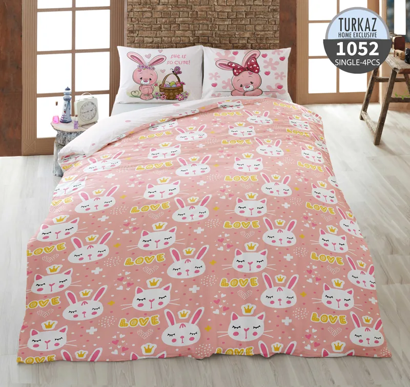 روتختی تک‌نفره ترکاز 1052 – طرح زیرِ لحاف با خرگوش و کلمه LOVE روی زمینه صورتی